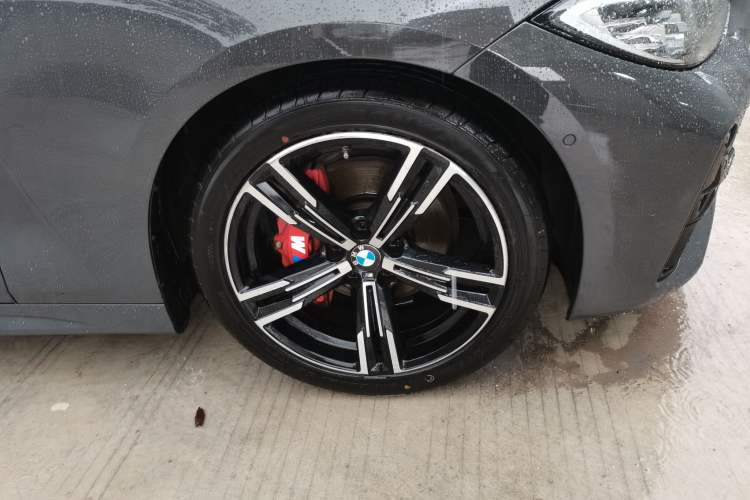 Used BMW 4 Series 2022 425i M Sport Package Right Front Wheel Hub