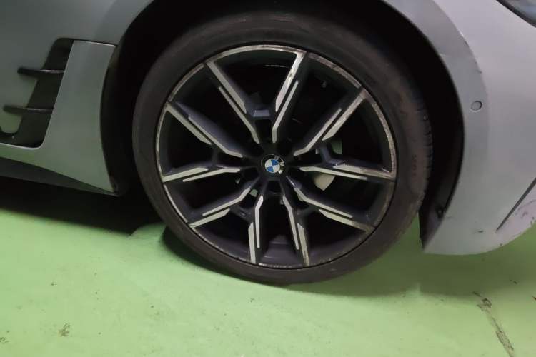 Used BMW 4 Series 2022 425i Gran Coupe M Sport Night Edition Right Front Wheel Hub
