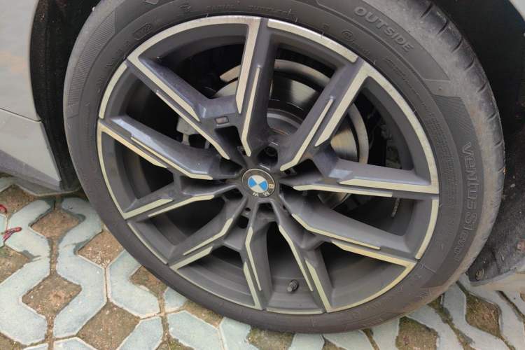Used BMW 4 Series 2022 425i Gran Coupe M Sport Night Edition Right Front Wheel Hub