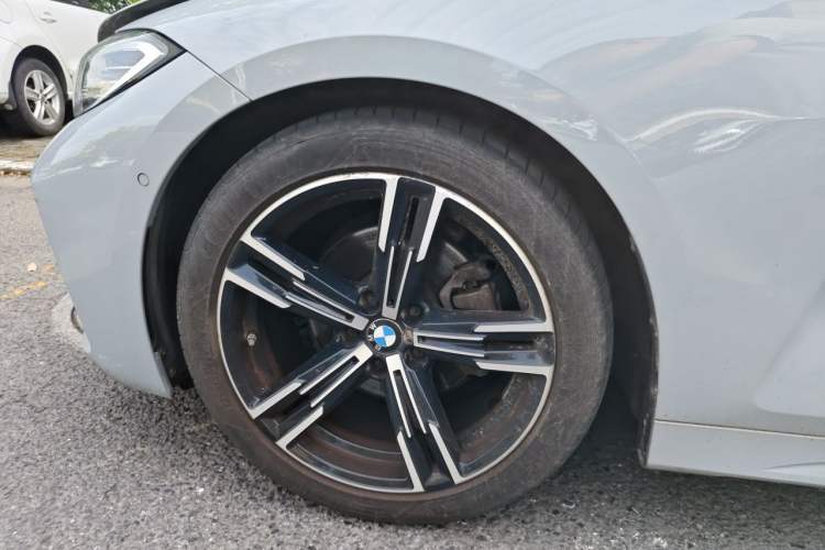 Used BMW 4 Series 2022 425i M Sport Package Right Front Wheel Hub