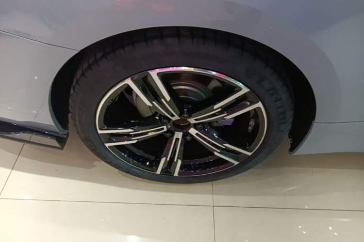 Used BMW 4 Series 2022 425i M Sport Package Right Rear Wheel Hub