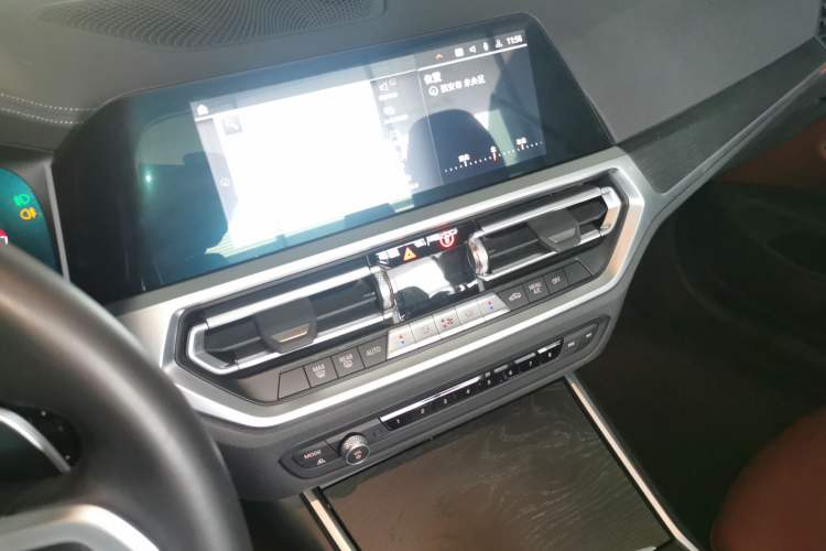 Used BMW 4 Series 2022 425i Convertible M Sport Package Audio And AC Panel
