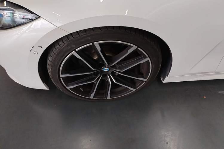 Used BMW 4 Series 2022 Second Facelift 430i M Sport Night Edition Package Left Front Wheel Hub