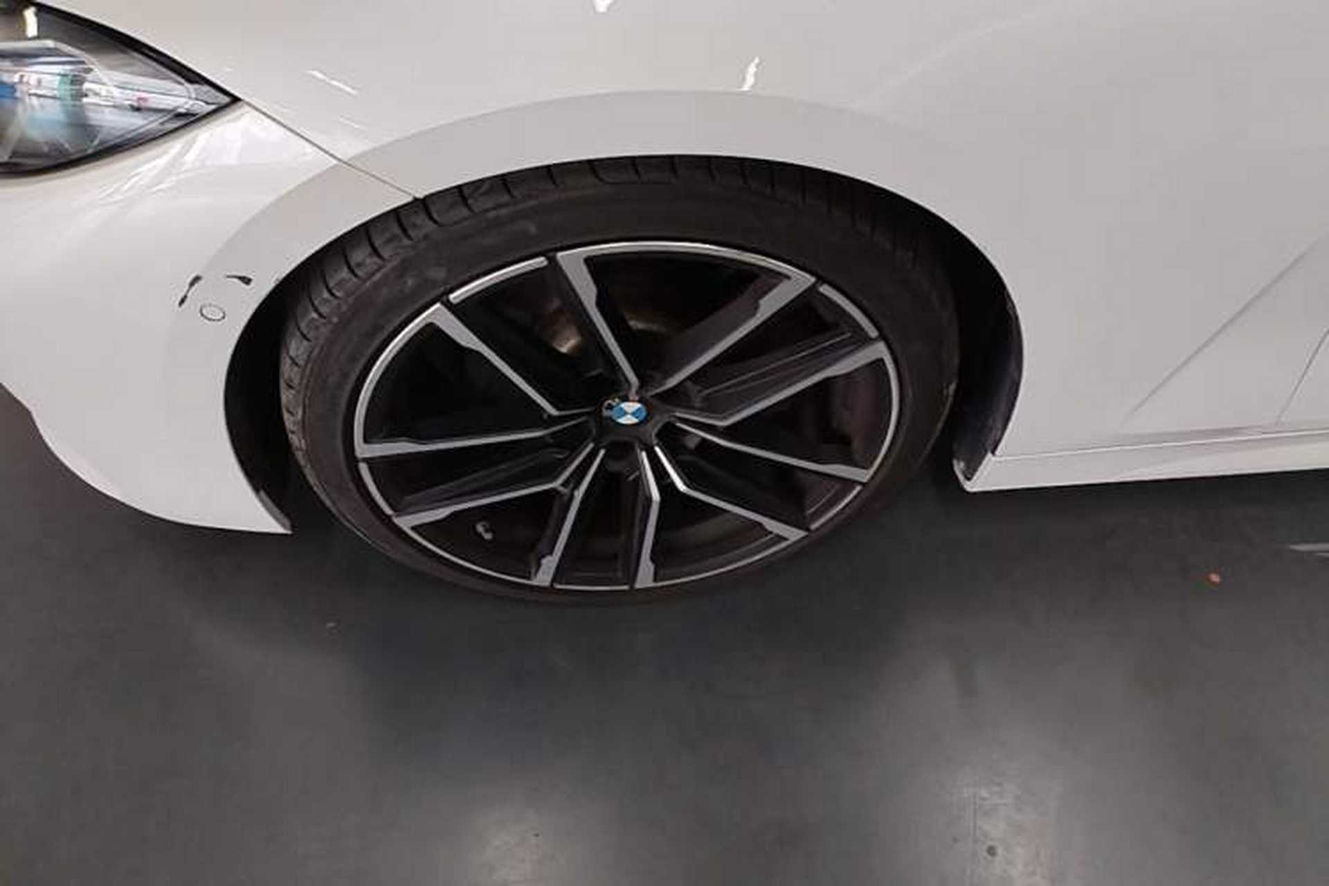Used BMW 4 Series 2022 Second Facelift 430i M Sport Night Edition Package Left Front Wheel Hub