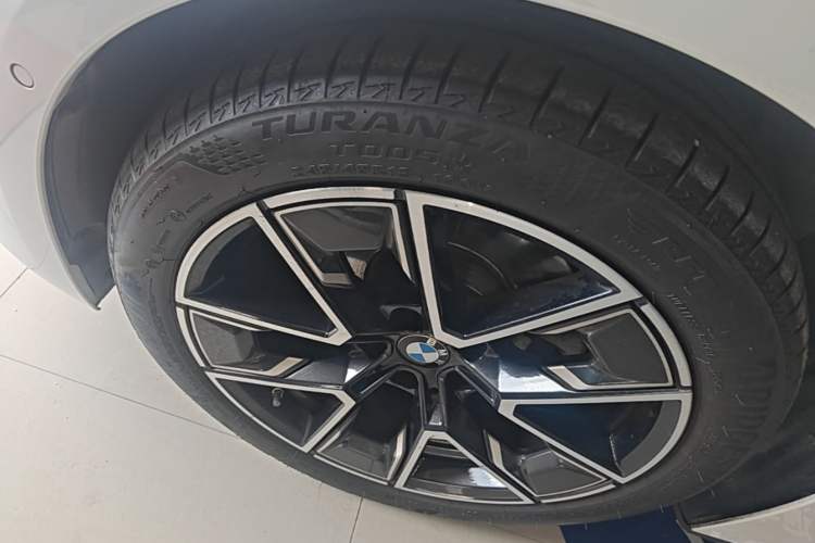 Used BMW 4 Series 2022 425i Gran Coupe M Sport Package Left Front Wheel Hub