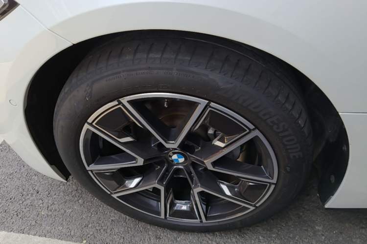 Used BMW 4 Series 2022 425i Gran Coupe M Sport Package Left Front Wheel Hub