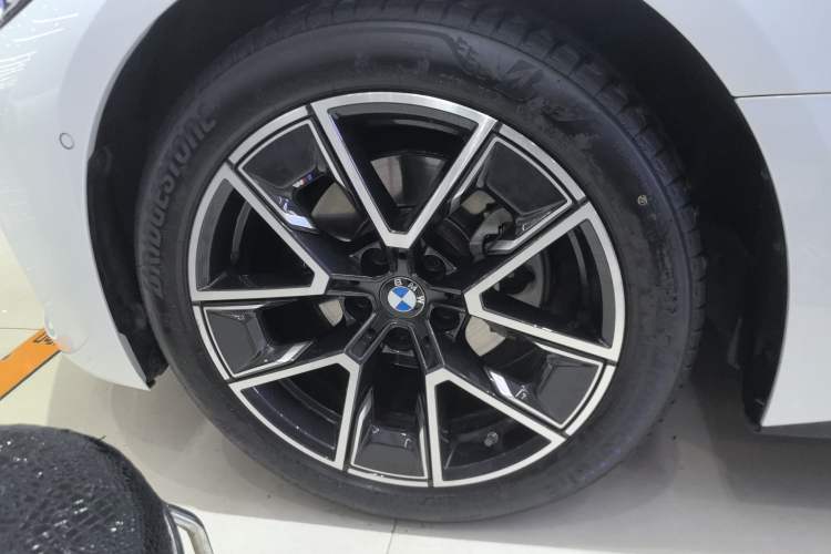 Used BMW 4 Series 2022 425i Gran Coupe M Sport Package Left Front Wheel Hub