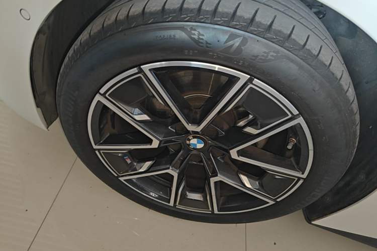 Used BMW 4 Series 2022 425i Gran Coupe M Sport Package Left Front Wheel Hub