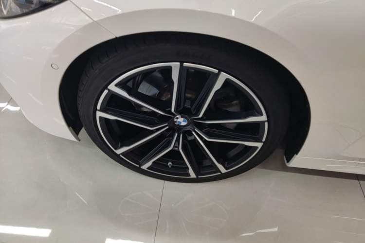 Used BMW 4 Series 2022 Second Facelift 430i M Sport Night Edition Package Left Front Wheel Hub
