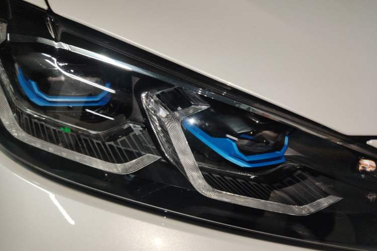 Used BMW 4 Series 2022 Second Facelift 430i M Sport Night Edition Package Right Front Headlight