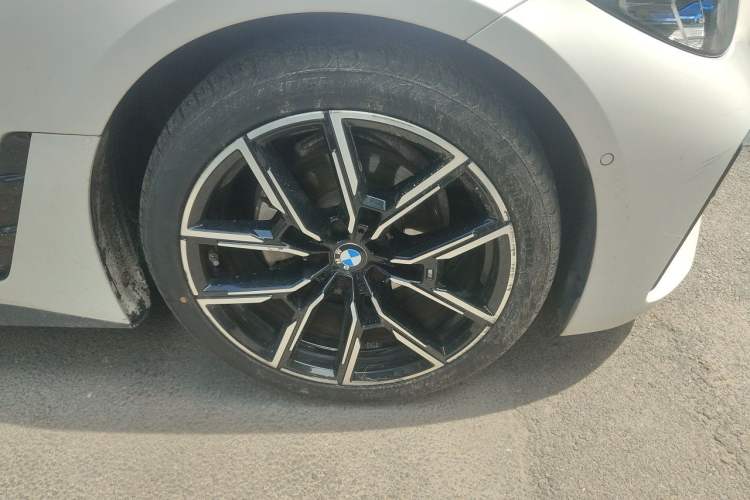 Used BMW 4 Series 2022 425i Gran Coupe M Sport Night Edition Right Front Wheel Hub