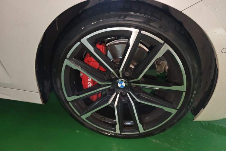 Used BMW 4 Series 2022 430i Convertible M Sport Night Edition Package Right Front Wheel Hub