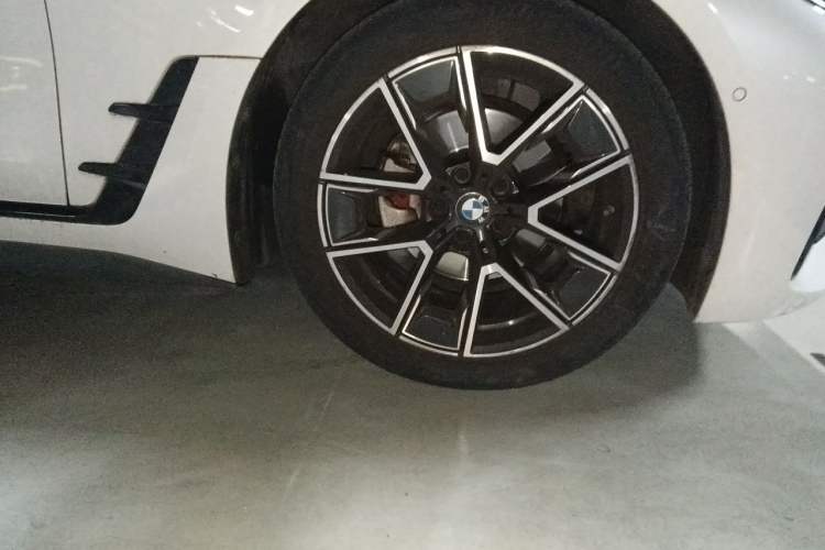 Used BMW 4 Series 2022 425i Gran Coupe M Sport Package Right Front Wheel Hub