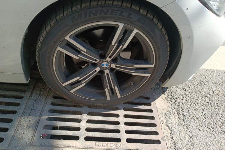 Used BMW 4 Series 2022 425i M Sport Package Right Front Wheel Hub