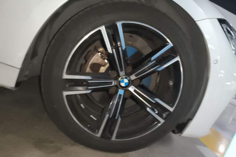 Used BMW 4 Series 2022 425i M Sport Package Right Front Wheel Hub
