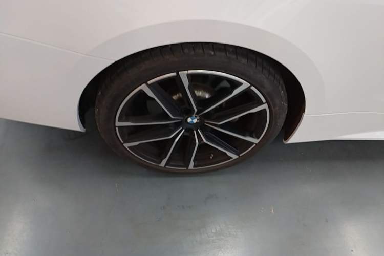 Used BMW 4 Series 2022 Second Facelift 430i M Sport Night Edition Package Right Rear Wheel Hub