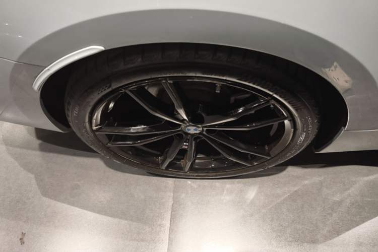 Used BMW 4 Series 2022 Revised 425i M Sport Night Edition Package Right Rear Wheel Hub