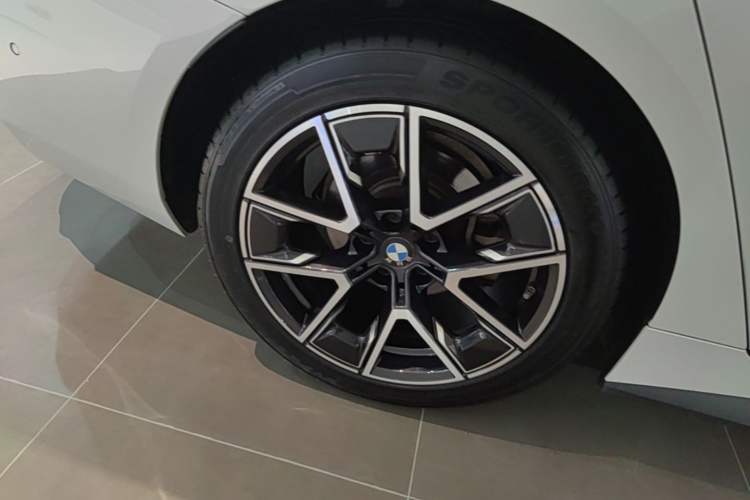 Used BMW 4 Series 2022 425i Gran Coupe M Sport Package Right Rear Wheel Hub