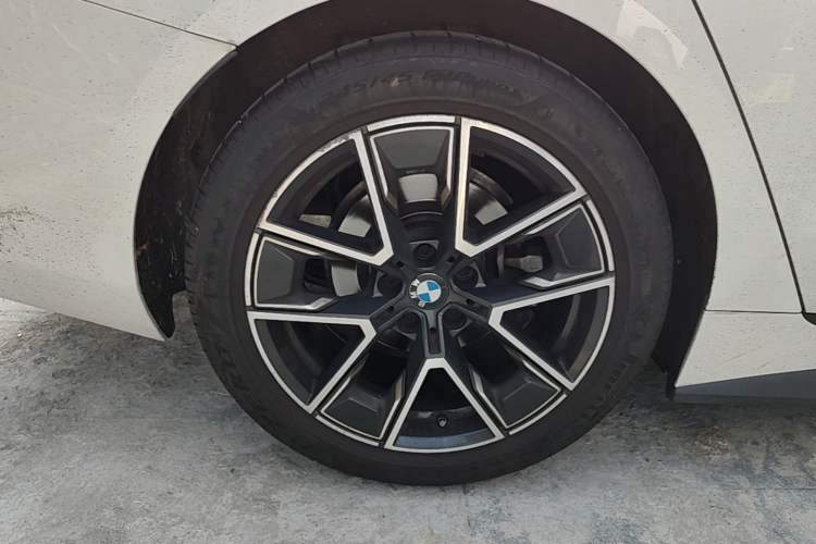 Used BMW 4 Series 2022 425i Gran Coupe M Sport Package Right Rear Wheel Hub