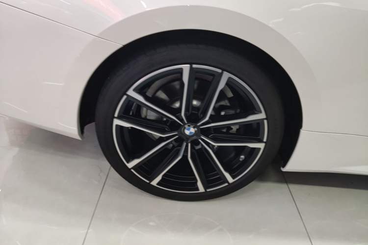 Used BMW 4 Series 2022 Second Facelift 430i M Sport Night Edition Package Right Rear Wheel Hub