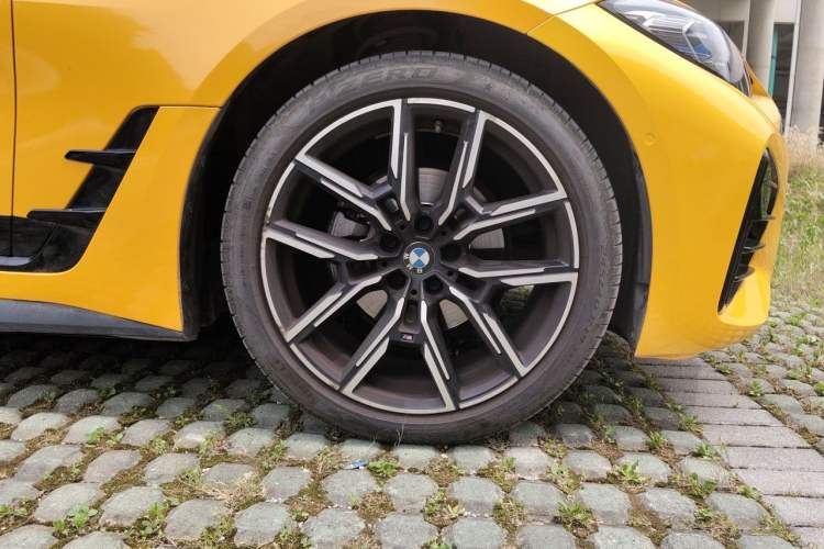 Used BMW 4 Series 2022 425i Gran Coupe M Sport Night Edition Right Front Wheel Hub