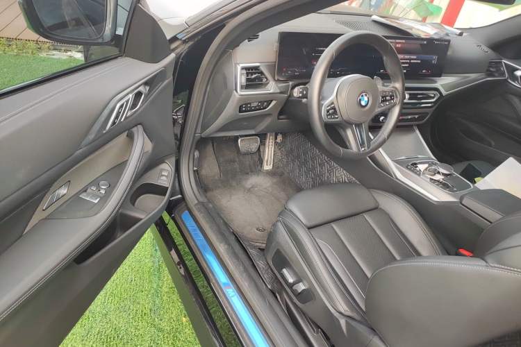 Used BMW 4 Series 2023 425i M Sport Night Edition Driver Seat