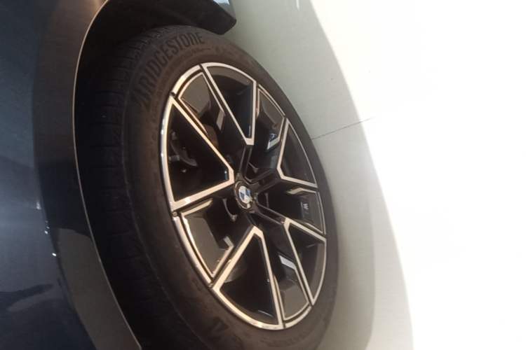 Used BMW 4 Series 2023 425i Gran Coupe M Sport Package Left Front Wheel Hub