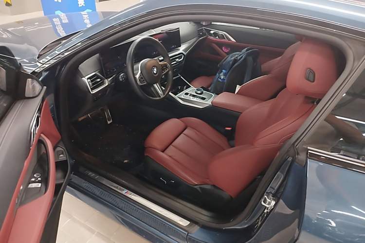 Used BMW 4 Series 2023 425i M Sport Night Edition Driver Seat