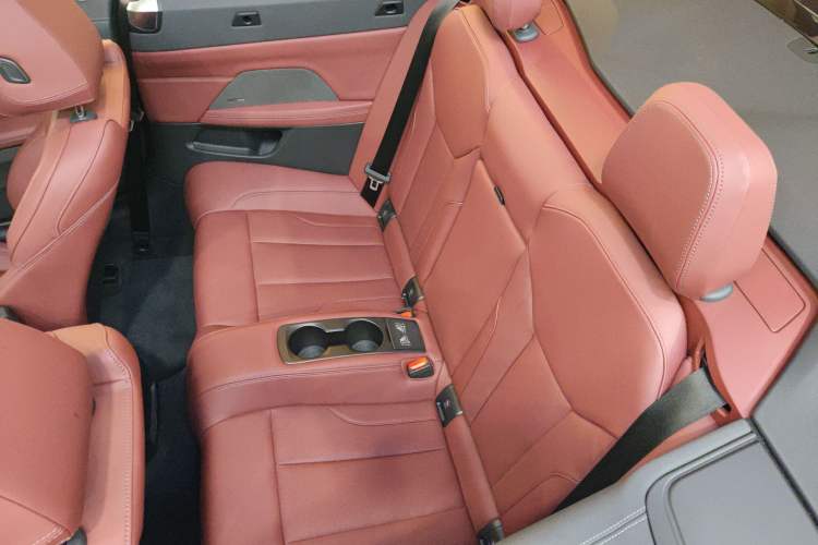 Used BMW 4 Series 2023 425i Convertible M Sport Night Edition Package Interior 4