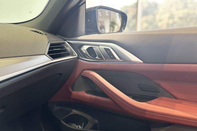 Used BMW 4 Series 2023 425i Convertible M Sport Night Edition Package Interior 4
