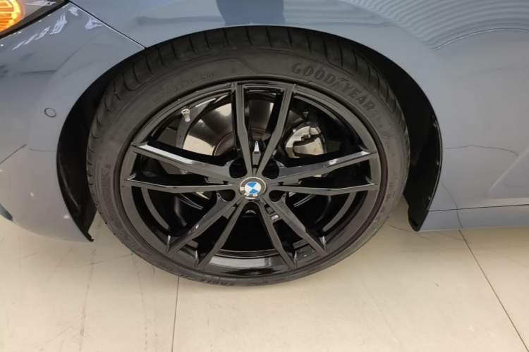 Used BMW 4 Series 2023 425i Convertible M Sport Night Edition Package Left Front Wheel Hub