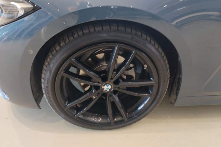 Used BMW 4 Series 2023 425i Convertible M Sport Night Edition Package Left Front Wheel Hub