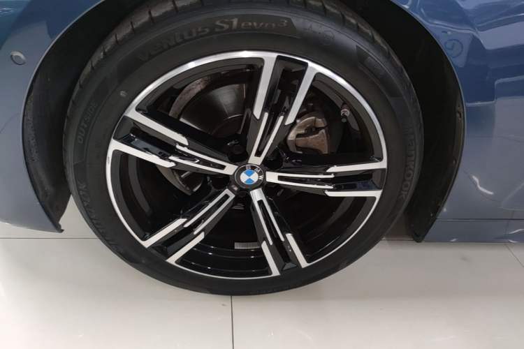 Used BMW 4 Series 2023 425i M Sport Package Left Front Wheel Hub