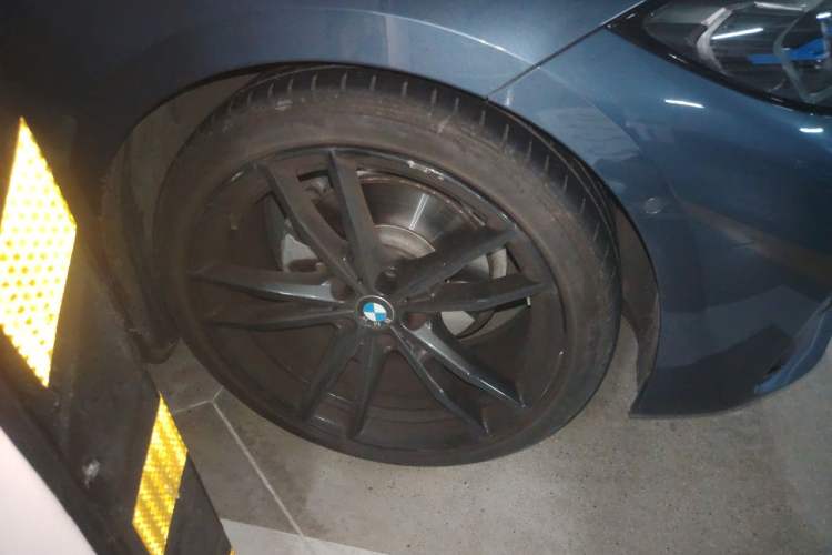 Used BMW 4 Series 2023 425i M Sport Night Edition Right Front Wheel Hub