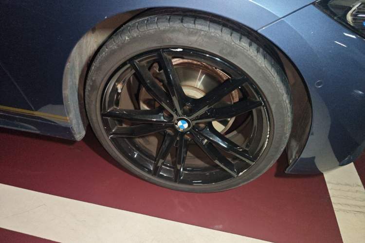 Used BMW 4 Series 2023 425i M Sport Night Edition Right Front Wheel Hub