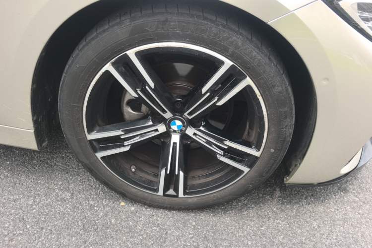 Used BMW 4 Series 2023 425i M Sport Package Right Front Wheel Hub