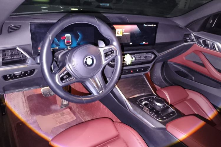 Used BMW 4 Series 2023 425i Convertible M Sport Package Center Console