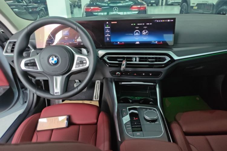 Used BMW 4 Series 2023 425i M Sport Package Center Console