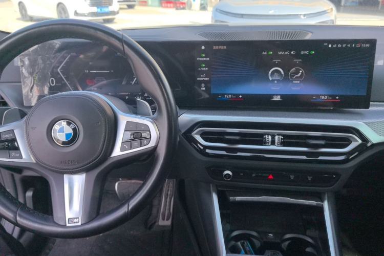 Used BMW 4 Series 2023 425i M Sport Night Edition Center Console