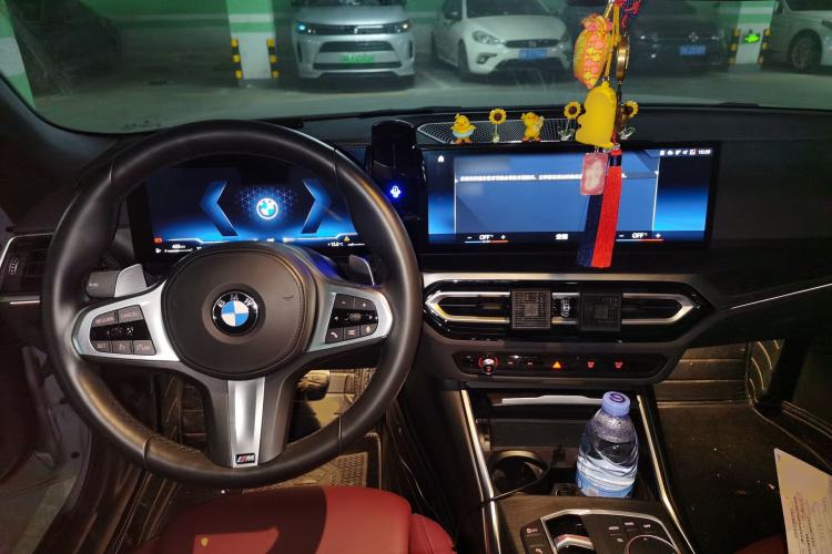 Used BMW 4 Series 2023 425i Convertible M Sport Package Center Console
