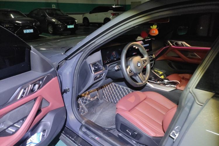 Used BMW 4 Series 2023 425i M Sport Night Edition Driver Seat