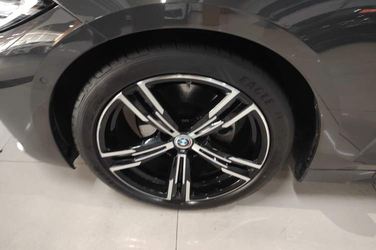 Used BMW 4 Series 2023 425i M Sport Package Exterior 4