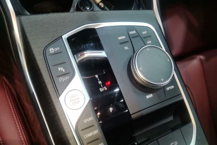 Used BMW 4 Series 2023 425i Convertible M Sport Package Gear Lever