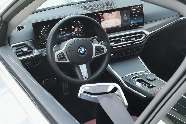 Used BMW 4 Series 2023 425i M Sport Package Interior 4