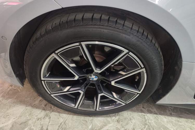 Used BMW 4 Series 2023 425i Gran Coupe M Sport Package Left Front Wheel Hub