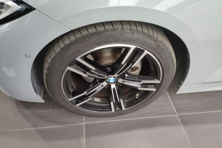 Used BMW 4 Series 2023 425i M Sport Package Left Front Wheel Hub