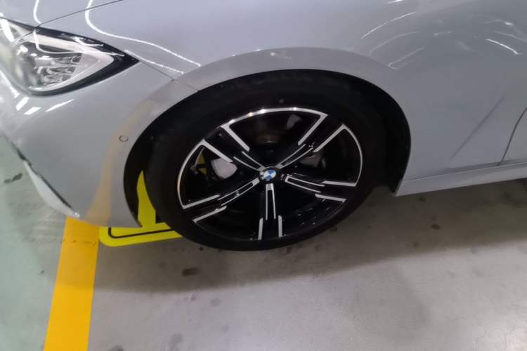 Used BMW 4 Series 2023 425i Convertible M Sport Package Left Front Wheel Hub