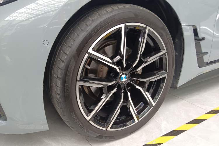 Used BMW 4 Series 2023 425i Gran Coupe M Sport Night Edition Package Left Front Wheel Hub