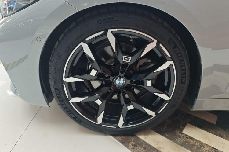 Used BMW 4 Series 2023 430i M Sport Night Edition Left Front Wheel Hub