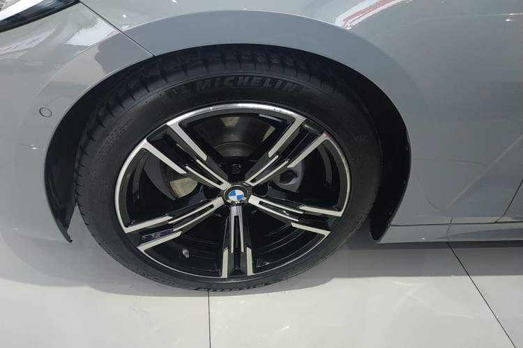 Used BMW 4 Series 2023 425i M Sport Package Left Front Wheel Hub